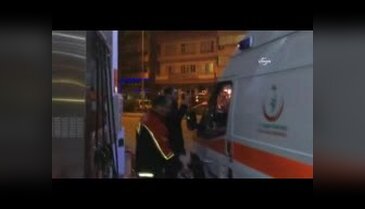Ambulans şoförü kendisini görüntüleyen gazeteciye saldırdı