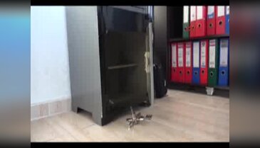 Kasada para bulamayınca iş yerindeki bilgisayarları çaldılar