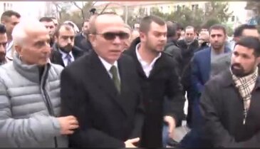 Annesini gözyaşlarıyla uğurladı