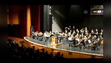 Ünlü keman virtüözü Roman KIM konser verdi