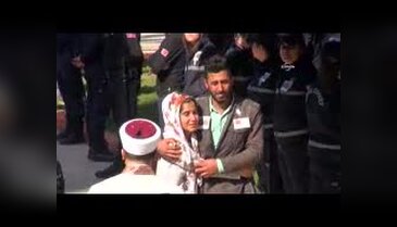 Diyarbakır'da şehit olan iki asker dualarla uğurlandı