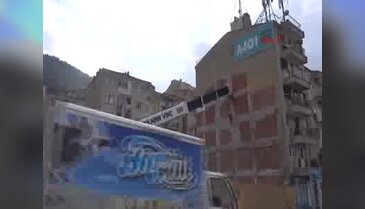 Yıkılması gereken binaya baz istasyonu engeli
