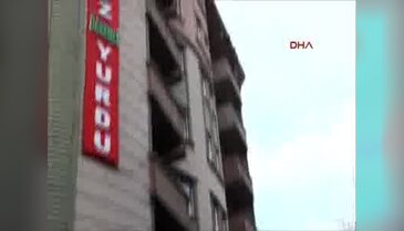 Başına buz sarkıtı düşen öğretmen hastanelik oldu