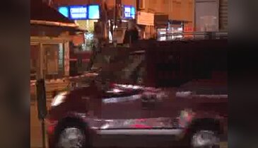 Bomba süsü verilmiş afiş fünyeyle patlatıldı
