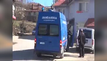 Tekstil işçisi, eşini ve ilişkisi olduğundan şüphelendiği minibüsçüyü öldürdü