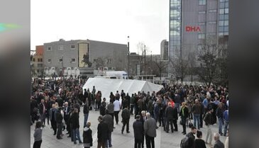 Kosova'da muhalif göstericiler geceyi çadırlarda geçirdi