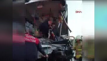 Belediye servis otobüsü vidanjörle çarpıştı: 22 yaralı