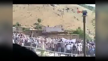Lice'de 1 kişinin öldüğü karakol protestosunda 50 asker havaya ateş açmış