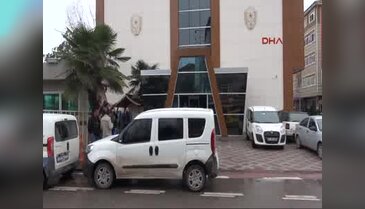 Yaşlı erkekleri taciz edip cüzdanlarını çaldılar