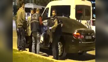 Kırmızı ışıkta silahlı saldırı