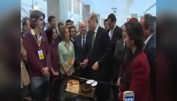 Erdoğan pasta kesti
