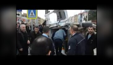 Bursa'da otobüsün çarptığı ambulans takla attı: 5 yaralı