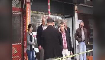 Kuyumcuyu basıp çalışanını vurdular