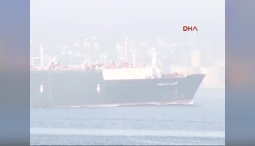 Dev tanker boğazı kapattı