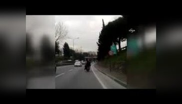 Bursa'da motosiklet üzerinde tehlikeli yolculuk