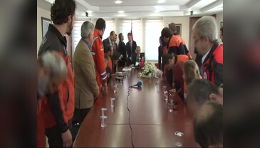 Bursa'da Vali Karaloğlu deprem haftası kapsamında gönüllü heyeti kabul etti