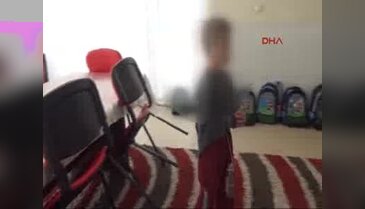 Mendil satmayan çocuklarını döven Suriyeli anne- baba tutuklandı