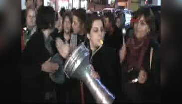 Artvinli kadınlar Cerattepe için davul çaldı, yolu trafiğe kapattı