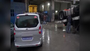 Sivil polis bacağından vuruldu