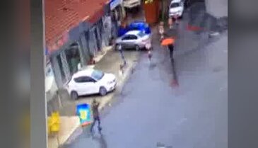 Çevik Kuvvete saldırı anı kamerada