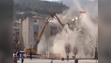 O bina sonunda yıkıldı