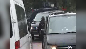 Öğrenciler güvenlik gerekçesiyle okul içerisinde tutuldu