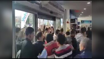 Teknoloji market açılışında indirim izdihamı