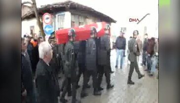 Birliğinde intihar eden kısa dönem er toprağa verildi