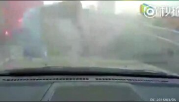 Şerit değiştirirken takla attı