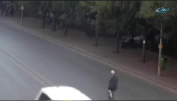 Yayaların dikkatsizliği faciaya davetiye çıkardı