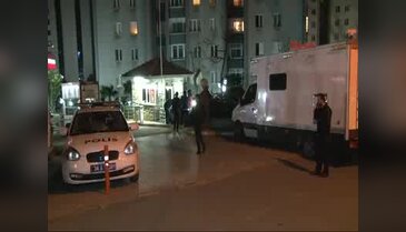 ATM'ye kart okuyucu düzenek yerleştirmeye çalışan şüpheliler kaçtı