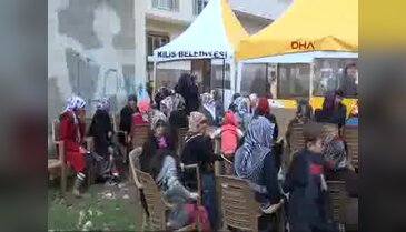Suriye tarafından atılan roket mermisinin patlamasıyla hayatını kaybedenler topraağa verildi