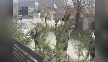 Kosova'da Çalışma Bakanı'na yumurtalı saldırı