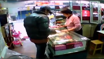 Elektroşoklu hırsızlar kamerada