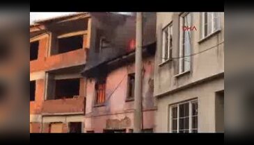 Bursa'da ahşap ev küle döndü ama Kur'an-ı Kerim yanmadı!