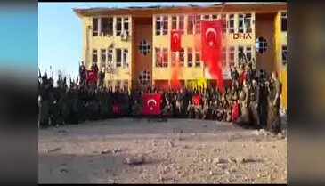 Operasyonların tamamlandığı İdil'de güvenlik güçleri  'komando andı'nı okudu