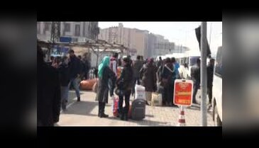 Halk, Yüksekova'dan çevre il ve ilçelere gidiyor