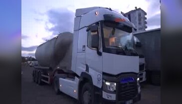 TIR'ın yakıt deposunu boşalttılar