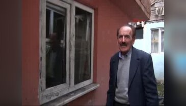 Maskeli soyguncular emekliyi döverek parasını gasp etti