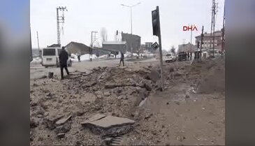Yüksekova'da zırhlı polis aracına bombalı saldırı