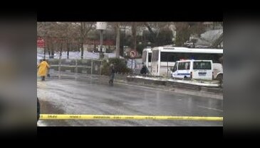 Patlama yerinde polis inceleme yapıyor