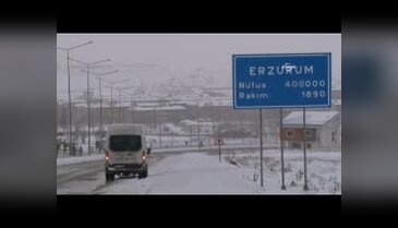 Erzurum'a kar yağıyor