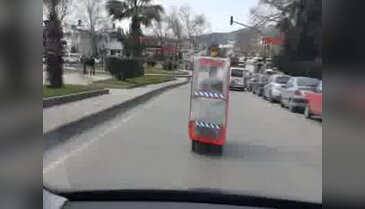 83 yaşındaki emeklinin engelli aracı ilgi gördü