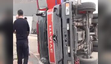 İnegöl'de yangına giden itfaiye aracı kaza yaptı: 3 yaralı