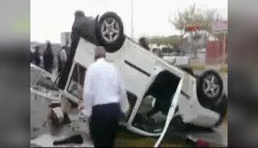 Şanlıurfa'da otomobil ile hafif ticari araç çarpıştı: 4 yaralı
