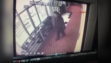 Camiden ayakkabı hırsızlığı güvenlik kamerasında