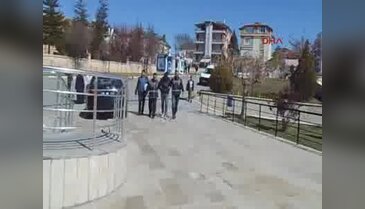 Telefon dolandırıcısı, dolandırdığı paralarla kaçarken yakalandı