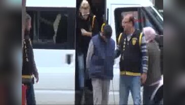 Kuaförde saçlarını yaptırıp, erkeklere pazarlayan fuhuş şebekesine darbe