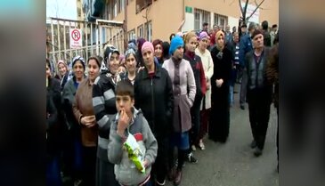 Bursa'da kameralar karşısında yardım tepki çekti!