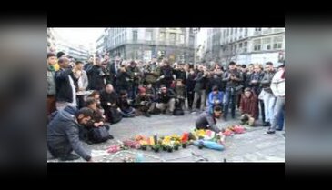 Brüksel saldırılarına karşı Belçikalılar dayanışma için bir araya geldi